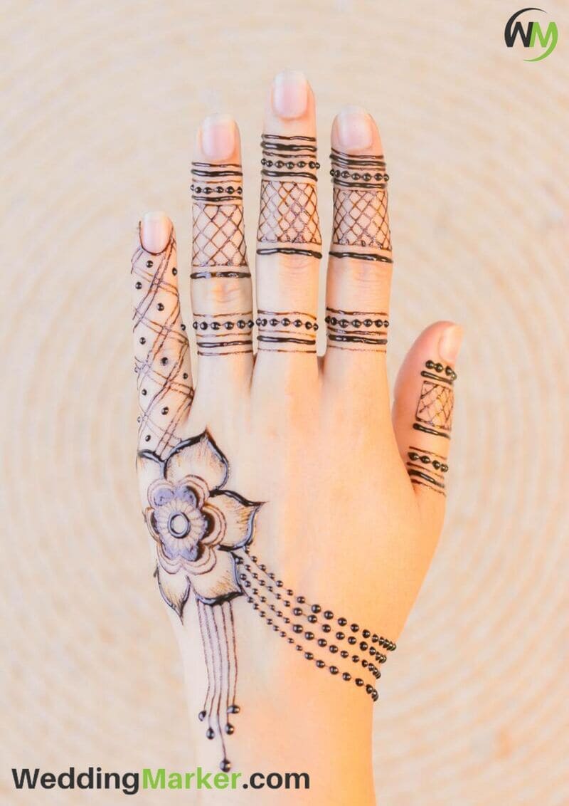 simple mehndi design for finger 17